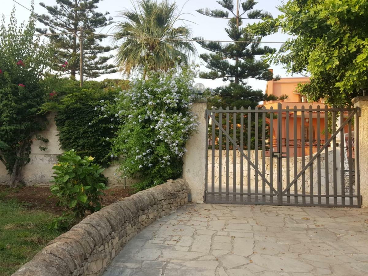 Villa Vega Fontane Bianche Bagian luar foto